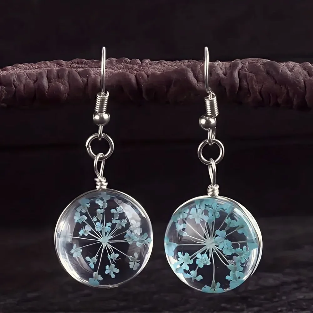 NWT DELICATE DRIED FLOWER DROP EARRINGS IN BLUE DAISY